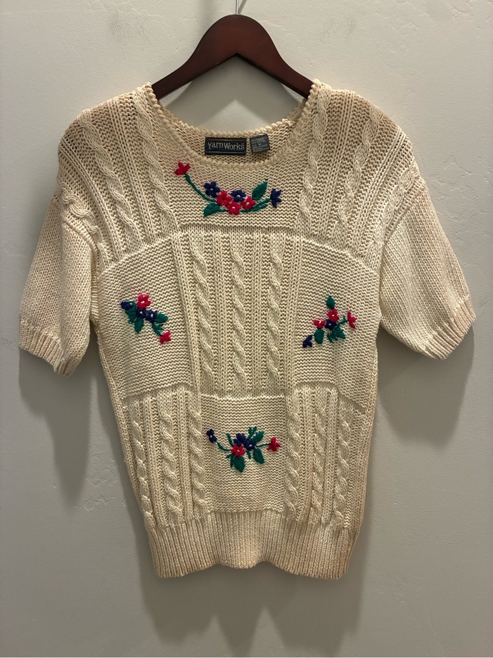 Vintage Cream Floral Embroidered Cable Knit Sweater 1980-1990